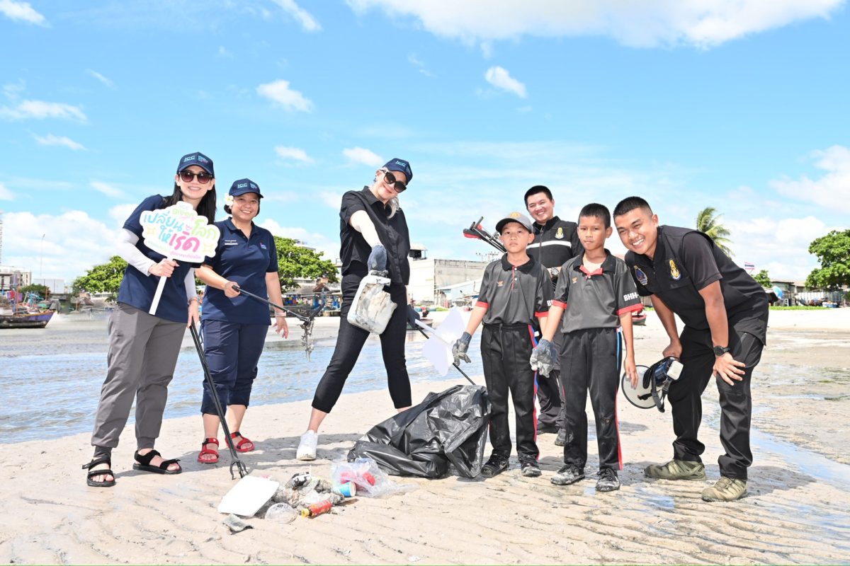 เดินหน้าสร้างมรดกสีเขียว "ICC Green Legacy" ผนึกกำลัง "ทัพเรือภาคที่ 1" ร่วมเก็บขยะชายหาด อนุรักษ์ทะเลไทย