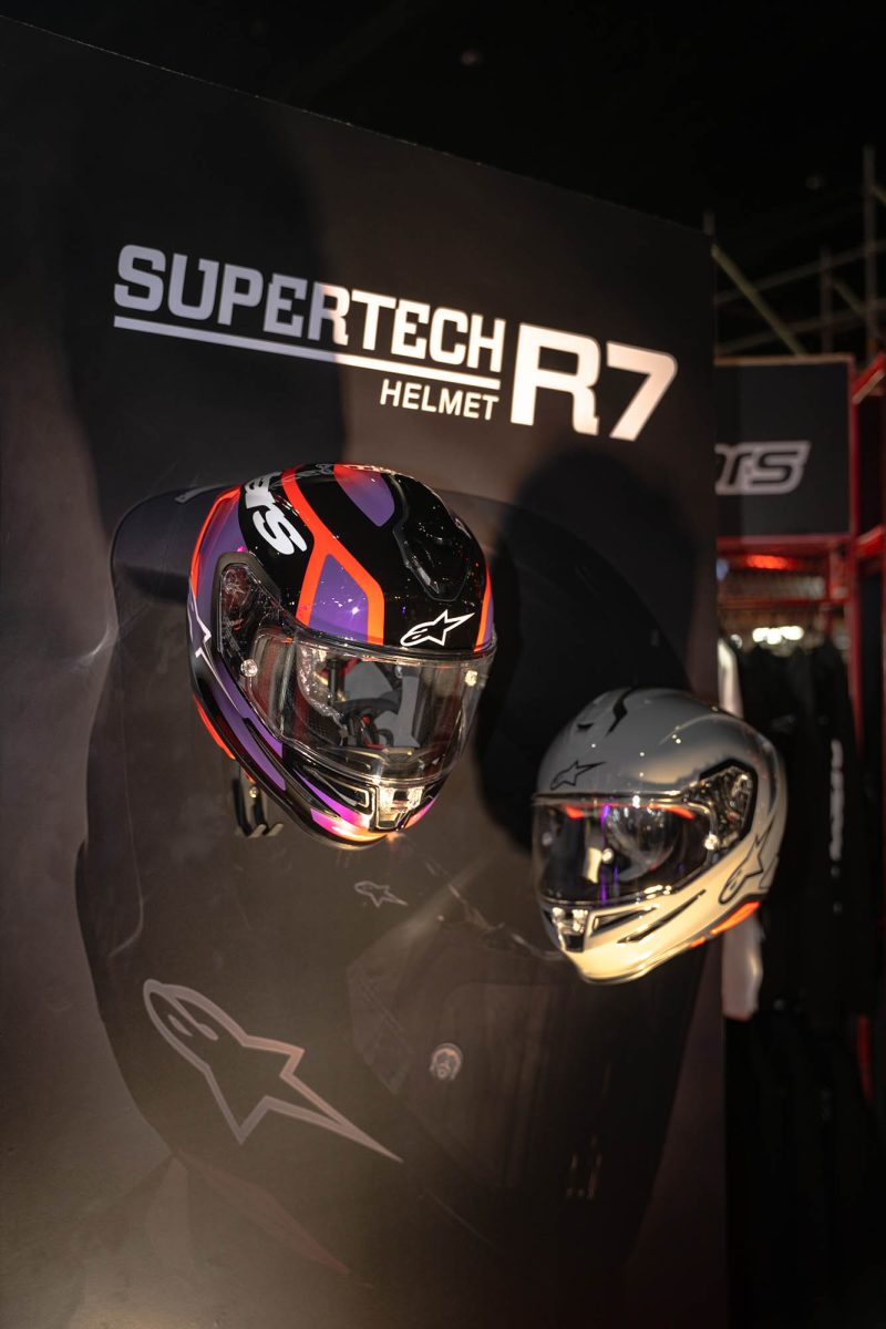 เริ่มแล้ววันนี้! เพซแม็กซ์ มอเตอร์สปอร์ต เปิดตัวหมวกกันน็อค Alpinestars "Supertech R7 และ SM3" ครั้งแรกในไทย ยกทัพแบรนด์ระดับโลกบุกงาน IMPACT Speed Fest