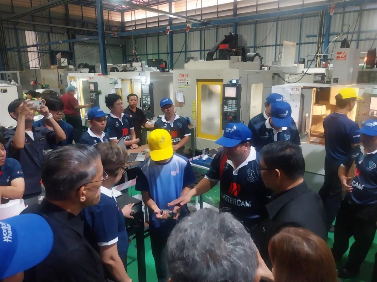 นิสิตวิศวกรรมอุตสาหการ ม.พะเยา คว้ารางวัลเครื่องจักรกล CNC การแข่งขันฝีมือแรงงานแห่งชาติ ครั้งที่ 31 ระดับภาค