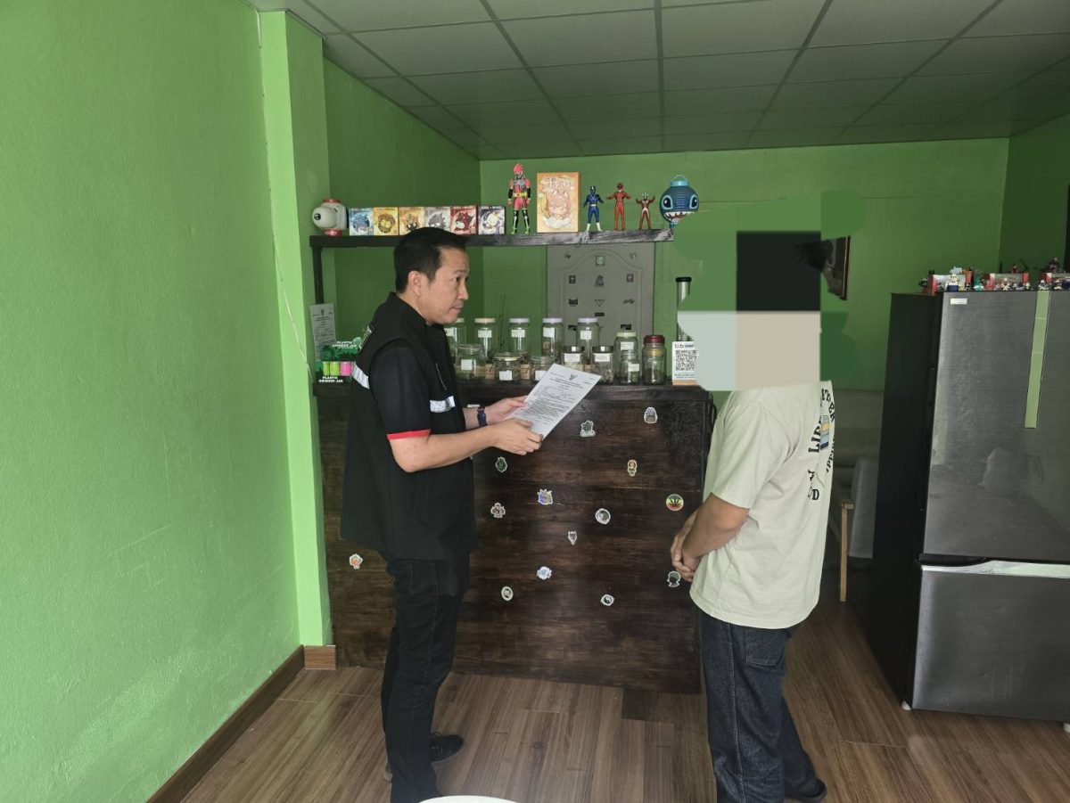 นายจีระศักดิ์ หงษ์แปด ผู้อำนวยการเขตลาดพร...