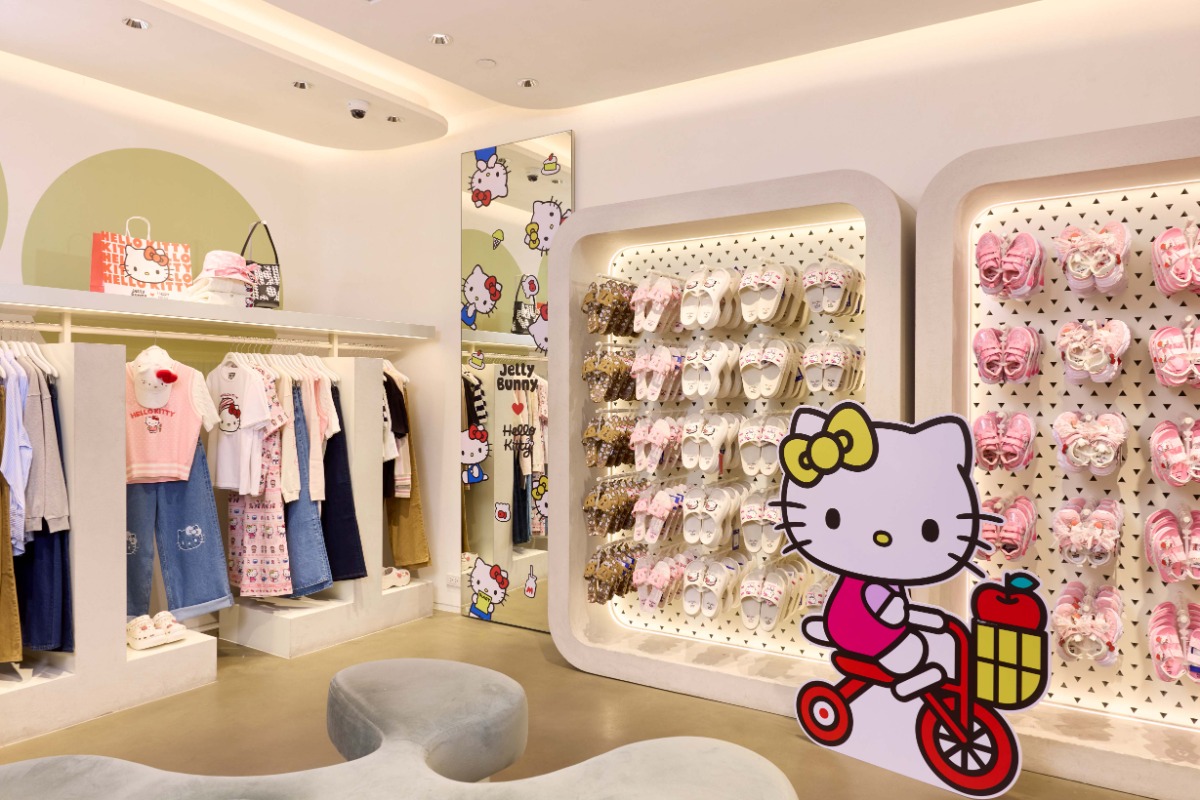 Jelly Bunny - Hello Kitty is back with an adorable new special collection, redefining sporty-chic fashion by blending timeless classics with playful fun