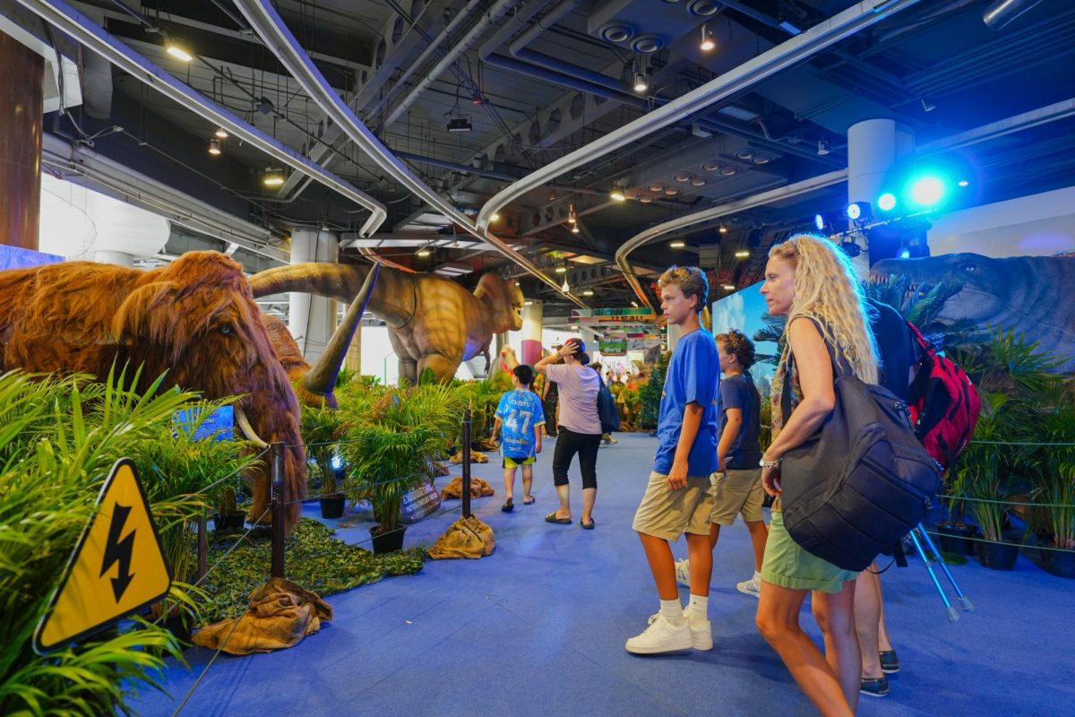 ชมฟรี! MBK CENTER THE LOST JURASSIC WORLD กองทัพไดโนเสาร์ยักษ์บุกเอ็ม บี เค เซ็นเตอร์