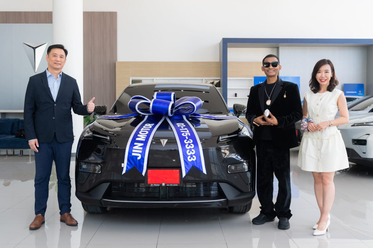 Tony Jaa, Thailand's action superstar chooses the DEEPAL S05 BEV MAX embraces his first EV after finding the perfect companion for every journey