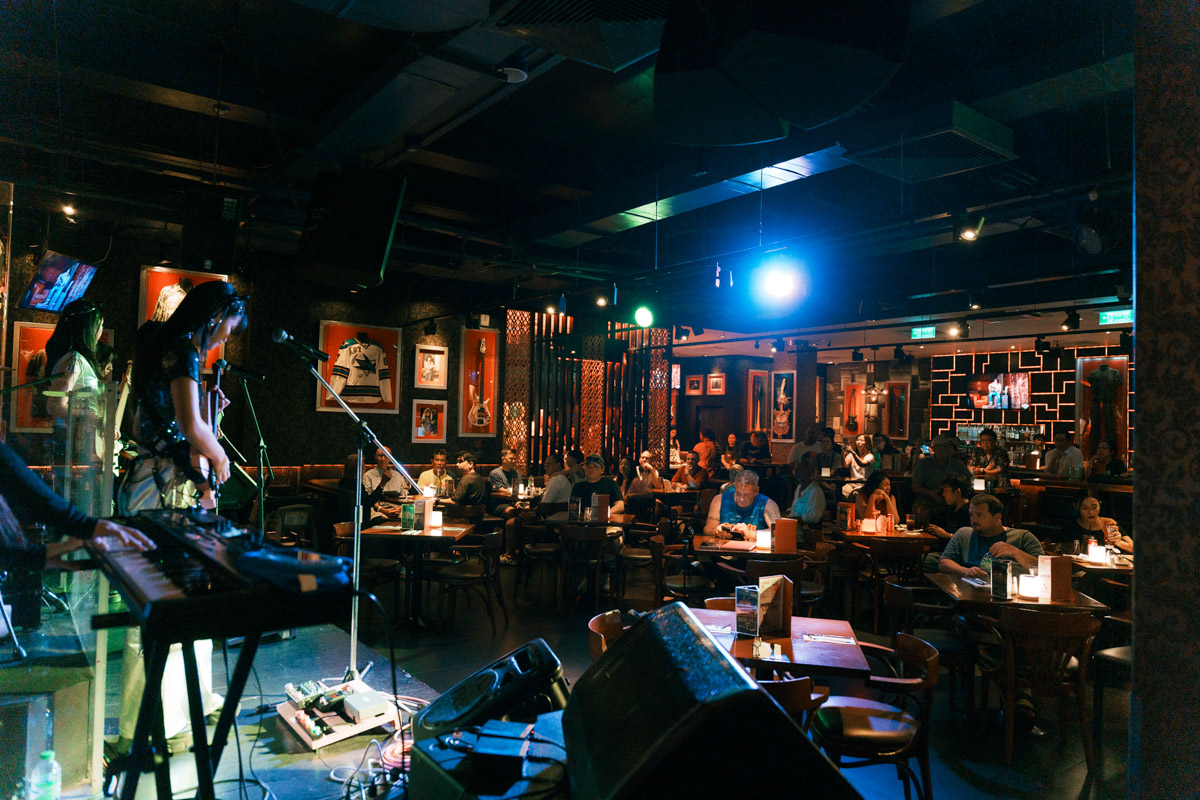 ชิงรางวัลบนเวที Hard Rock Cafe Pattaya พร...