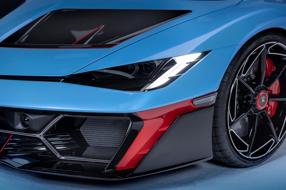 บริดจสโตนได้รับเลือกในฐานะพันธมิตรด้านยางรถยนต์.ให้ 'Lamborghini Fenomeno Roadster' ซูเปอร์คาร์เปิดประทุนทรงพลังที่สุดในประวัติศาสตร์ลัมโบร์กินี