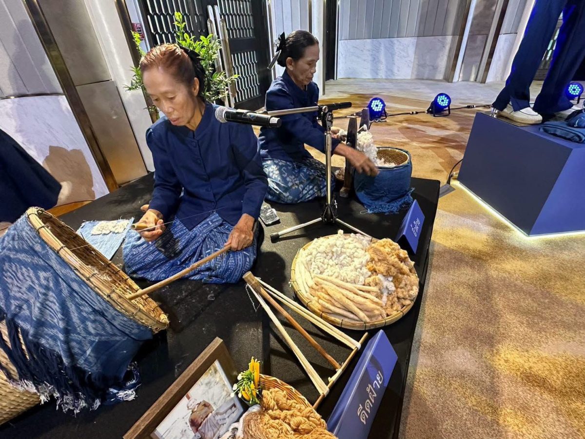 ความภาคภูมิใจของคนไทยและชาวสกลนคร จากภูมิปัญญา GI ไทย สู่ชุดพิธีการนักกีฬาทีมชาติไทยในเอเชียนเกมส์ โชว์อัตลักษณ์ "เนื้อคราม-ผ้าครามธรรมชาติสกลนคร" สร้างมูลค่าเพิ่มสู่ชุมชน