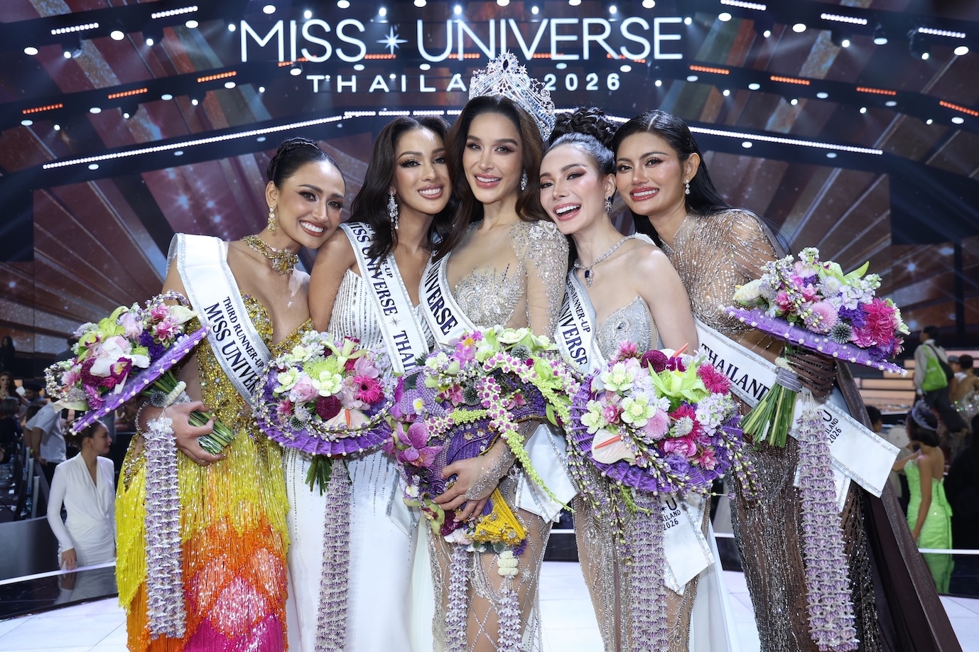 ท่ามกลางการลุ้นระทึกและเสียงเชียร์กระหึ่ม...