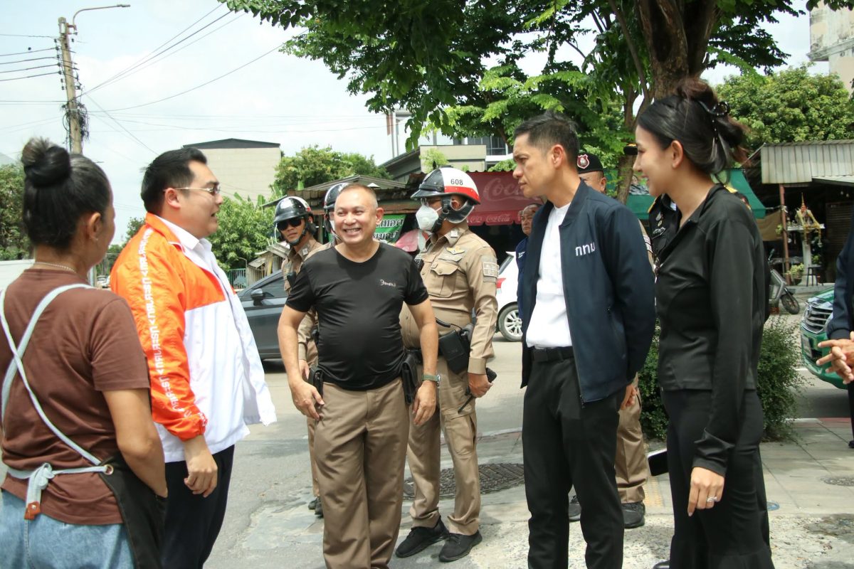 นายจีระศักดิ์ หงษ์แปด ผู้อำนวยการเขตลาดพร้าว กทม. พ...