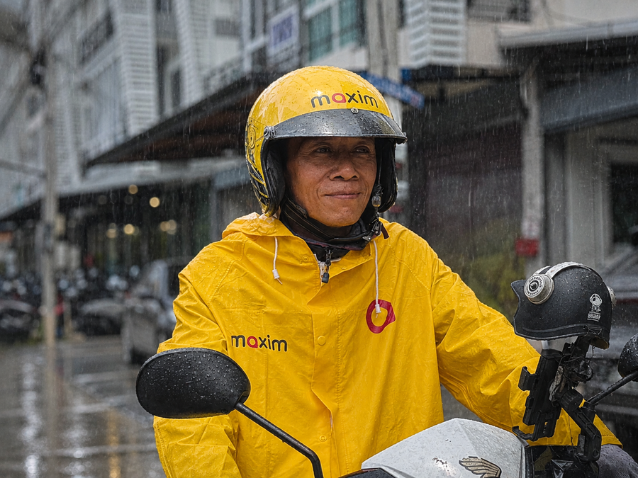 Maxim เดินหน้าดูแลพาร์ตเนอร์คนขับช่วงฤดูฝนอย่างต่อเนื่อง มอบเสื้อกันฝน-ฟรีค่าคอมฯ 24 ชั่วโมง เสริมความพร้อมทั่วประเทศ