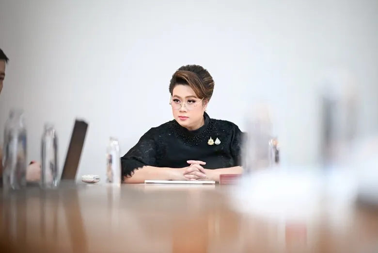 "ศุภมาส" สั่ง สคบ. จับมือ ตร.-กทม.-คมนาคม ระดมรถยก 27 คัน เร่งช่วยรถจมน้ำเคหะร่มเกล้า ย้ำเคลื่อนย้ายปลอดภัย ลดภาระผู้ประสบภัย