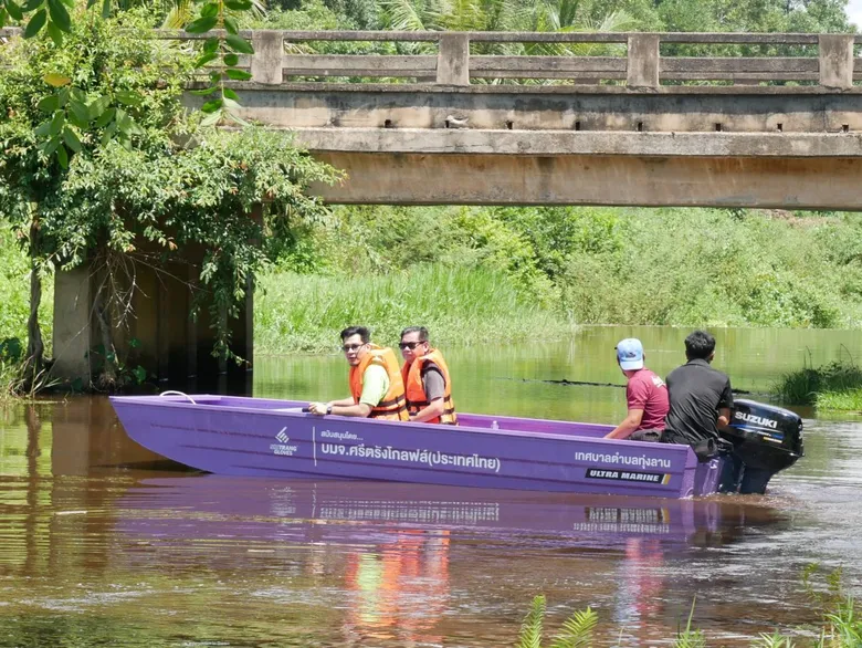 STGT ผนึกกำลังท้องถิ่น ส่งมอบเรือท้องแบนและสนับสนุนศูนย์อพยพ เสริมศักยภาพรับมืออุทกภัยในพื้นที่จังหวัดสงขลา