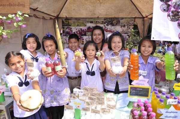 คนไทยตื่นตัวสุขภาพ แห่ร่วมงาน วันสังคมสุขใจ ครั้งที่ 2 นับหมื่นคน ด้านภาครัฐย้ำสนับสนุน ตลาดสุขใจ เป็นศูนย์กระจายผลผลิตเกษตรอินทรีย์
