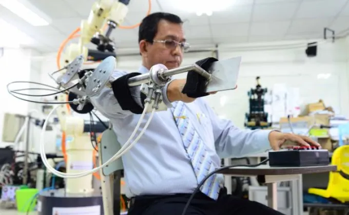 นักวิจัยไทย คิดค้น PMK “หุ่นยนต์เสริมพลังแขน”