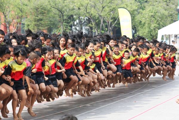 สถิติโลกบันทึก โรงเรียนวัดลำนาว จ.นครศรีธรรมราช แชมป์กระโดดเชือกสามัคคีประเทศไทย 300 คน