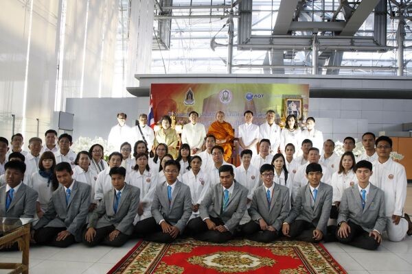 ภาพข่าว: พิธีส่งคณะผู้เดินทางไปประกอบศาสนากิจ นมัสการสังเวชนียสถาน ๔ ตำบล ประเทศอินเดีย - เนปาล รุ่นที่ ๑