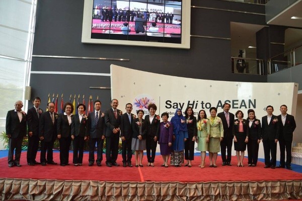 ภาพข่าว: ASEAN:SPU : ม.ศรีปทุม ขานรับอาเซียน สุดยิ่งใหญ่ อลังการ “SPU Say Hi to ASEAN”
