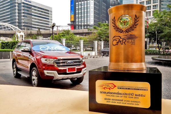ฟอร์ด เอเวอเรสต์ ใหม่ คว้ารางวัลรถยนต์ยอดเยี่ยมประจำปี 2558 จากสมาคมผู้สื่อข่าวรถยนต์และจักรยานยนต์ไทย
