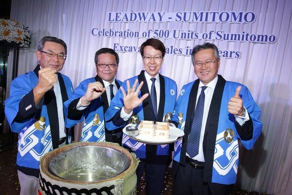 ภาพข่าว: SUMITOMO ผนึก Leadway Heavy Machinery ฉลองยอดขาย 500 คัน ภายในระยะเวลา 3 ปี ญี่ปุ่นปลื้ม สุดยอดผลประกอบการเมืองไทย