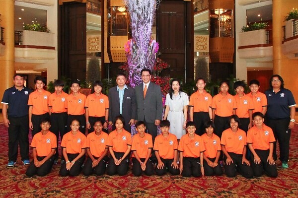 ภาพข่าว: ต้อนรับนักกีฬาฟุตบอลหญิงเยาวชนทีมชาติไทย U-14