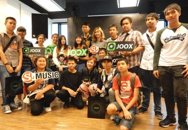 พลอยชมพูชวนแฟนคลับเพิ่มดีกรีความฟินแบบใกล้ชิด กับกิจกรรม “JOOX Exclusive Meet & Greet กับ Ploychompoo”