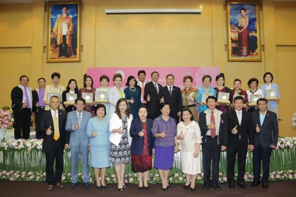 พม. จัดงานการถ่ายทอดบทเรียนและแสดงความยินดีแก่ผู้ได้รับรางวัลสตรีผู้ประกอบการผู้มีผลงานโดดเด่นของอาเซียน ประจำปี ๒๕๕๙ (Outstanding ASEAN Women Entrepreneurs Award 2016)