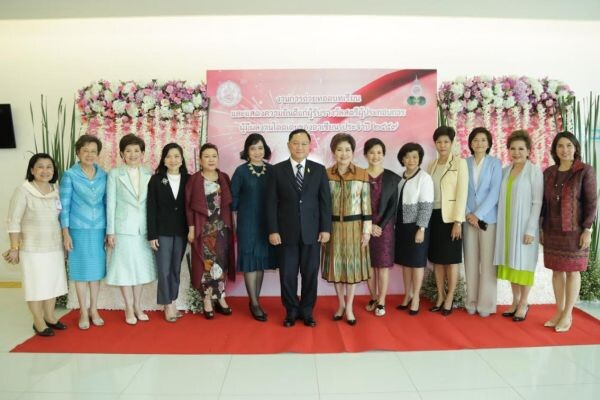 พม. จัดงานการถ่ายทอดบทเรียนและแสดงความยินดีแก่ผู้ได้รับรางวัลสตรีผู้ประกอบการผู้มีผลงานโดดเด่นของอาเซียน ประจำปี ๒๕๕๙ (Outstanding ASEAN Women Entrepreneurs Award 2016)