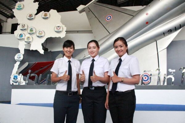 ศิษย์การบินหญิงสถาบันการบินพลเรือนร่วมสมัคร “นักบินหญิงแห่งกองทัพอากาศไทย”