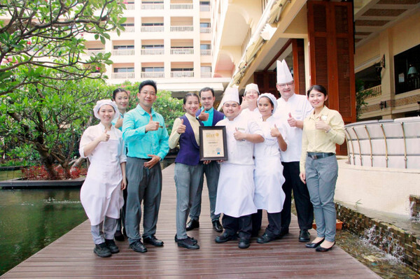 ภาพข่าว: ซาน มาร์โค ดุสิตธานี หัวหิน ได้รับรางวัล”ห้องอาหารยอดเยี่ยมแห่งปี 2559”
