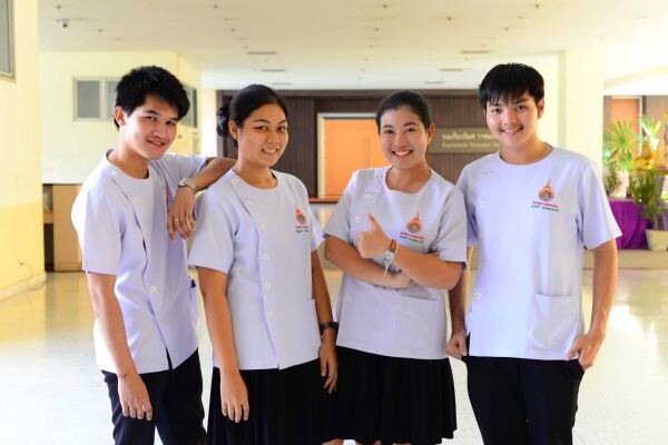 นศ.วิทยาลัยการแพทย์แผนไทย ลงพื้นที่ดูแลสุขภาพผู้สูงวัย