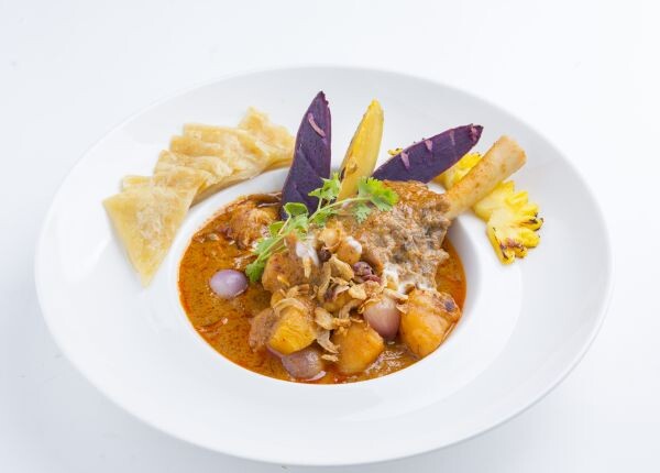 อาหารไทยจานอร่อย สไตล์โมเดิร์น  รสชาติตำรับไทยแท้ สไตล์ห้องอาหารสวนบัว ณ โรงแรมเซ็นทาราแกรนด์ เซ็นทรัลพลาซา ลาดพร้าว กรุงเทพฯ