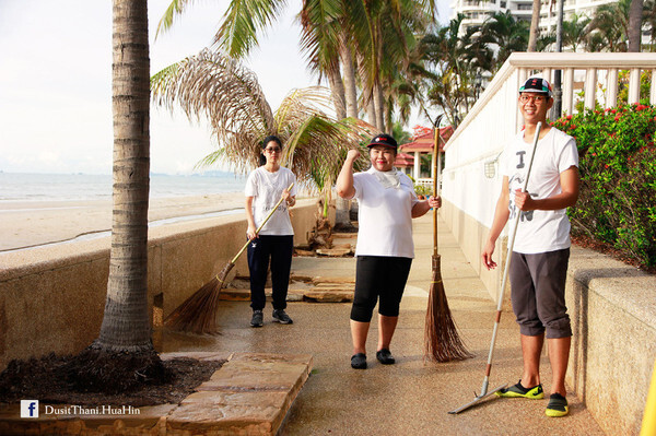กิจกรรมทำความสะอาดหน้าชายหาดโรงแรมดุสิตธานี หัวหิน ในโครงการ Big Clean…Spring Clean 2559