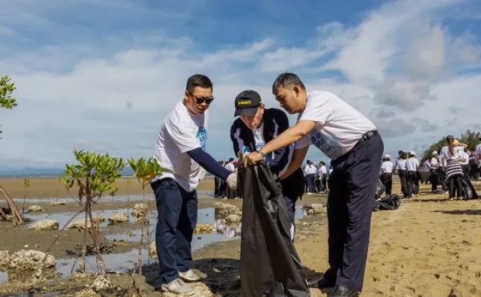 ภาพข่าว: เอสเอสไอทำความสะอาดหาดแม่รำพึงวันสิ่งแวดล้อมโลก