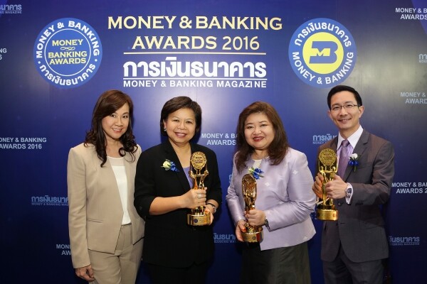 ภาพข่าว: ไทยพาณิชย์คว้า 3 รางวัลจากงาน Money & Banking Awards 2016