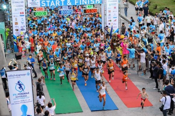 ประสบความสำเร็จอย่างยิ่งใหญ่ นักวิ่งกว่า 5,000 ชีวิตมาร่วมแบ่งปันมิตรภาพ และความสนุกสนาน กับงาน“เดิน-วิ่งเพื่อสุขภาพการกุศล กรุงเทพประกันชีวิต ฮาล์ฟ มาราธอน 2016” ชิงถ้วยพระราชทานสมเด็จพระเทพรัตนราชสุดาฯ สยามบรมราชกุมารี