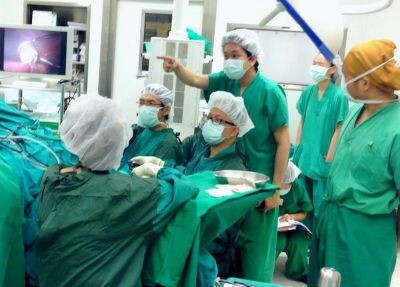 โรงพยาบาลตำรวจผ่าตัดนิ่วในถุงน้ำดีแบบไร้แผล แห่งแรกในเอเชียตะวันออกเฉียงใต้