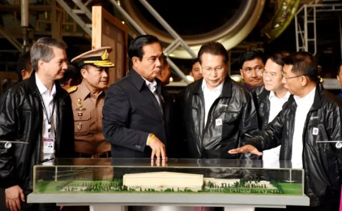 ภาพข่าว: นายกรัฐมนตรีเยี่ยมชมศูนย์ซ่อมอากาศยานการบินไทยที่สนามบินอู่ตะเภา