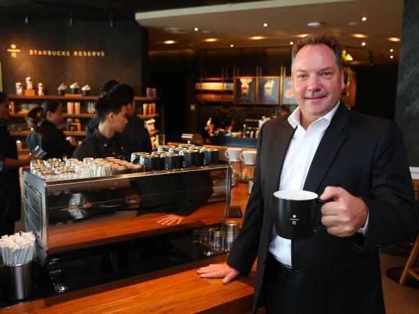 สตาร์บัคส์ ฉลองครบรอบ 18 ปี ตอกย้ำความเป็นผู้นำวัฒนธรรมการดื่มกาแฟในประเทศไทย มุ่งสร้างประสบการณ์การดื่มกาแฟเหนือระดับ ผ่าน “สตาร์บัคส์ รีเสิร์ฟ เอ็กซ์พีเรียนซ์ สโตร์” แห่งแรก  ณ ศูนย์การค้าเกษร