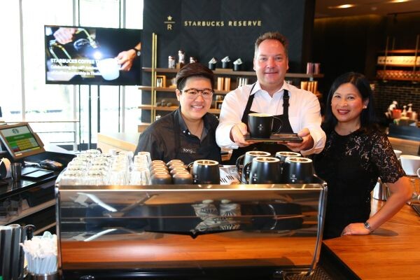 สตาร์บัคส์ ฉลองครบรอบ 18 ปี ตอกย้ำความเป็นผู้นำวัฒนธรรมการดื่มกาแฟในประเทศไทย มุ่งสร้างประสบการณ์การดื่มกาแฟเหนือระดับ ผ่าน “สตาร์บัคส์ รีเสิร์ฟ เอ็กซ์พีเรียนซ์ สโตร์” แห่งแรก  ณ ศูนย์การค้าเกษร
