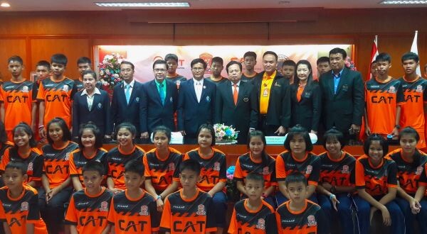 CAT FC เซ็น MOU สวนกุหลาบนนท์ ปั้นดาวรุ่งฟุตซอล สวนกุหลาบนนท์ ร่วมบันทึกข้อตกลง (MOU) ความร่วมมือในโครงการ FUTSAL ACADEMY กับสมาคมสโมสร กสท โทรคมนาคม สร้างฝันเยาวชนไทย ก้าวสู่นักกีฬาฟุตซอลทีมชาติไทย