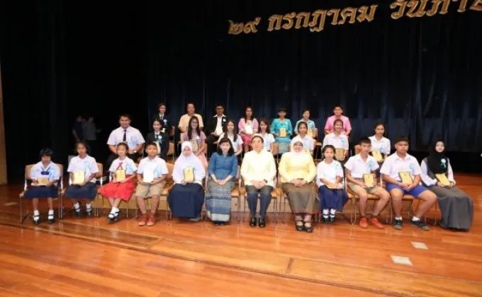 ภาพข่าว: รมว.วธ.เปิดงานและมอบโล่เชิดชูเกียรติวันภาษาไทยแห่งชาติ