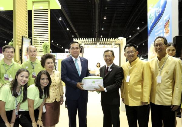 ภาพข่าว: นายกฯ เยี่ยมชมบูธเบทาโกร ในงาน Thailand Industry Expo 2016