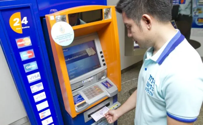 ภาพข่าว: ธนาคารกรุงเทพ เปิดแลกธนบัตรที่ระลึกสมเด็จพระนางเจ้าฯ