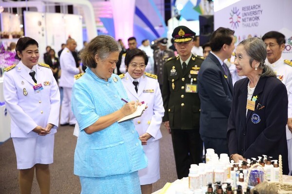 ภาพข่าว: สมเด็จพระเทพรัตนราชสุดาฯ เสด็จเปิดงานมหกรรมงานวิจัยแห่งชาติ 2559