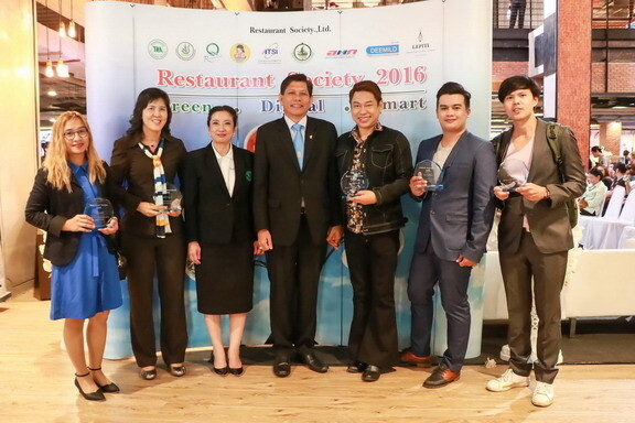 ภาพข่าว: “ไอซีที” ร่วมกับ “สมาคมภัตราคารไทย” มอบรางวัล “บล็อกเกอร์ร้านอาหารและการท่องเที่ยวยอดเยี่ยม”