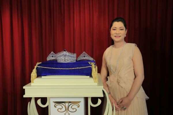 “นางสาวไทย 2559” เปิดตัวมงกุฏเพชรครั้งแรก เจิดจรัสฟิตติ้งชุดไทยโบราณสุดเลอค่า 3 ยุค แห่งกรุงสยาม