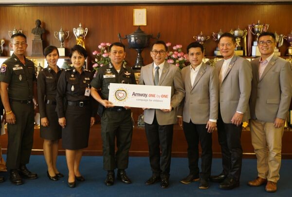 ภาพข่าว: มูลนิธิแอมเวย์เพื่อสังคมไทย มอบเงินพัฒนาห้องสมุด รร. ตำรวจตระเวนชายแดนต่อเนื่องเป็นปีที่ 7