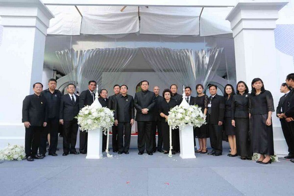 ภาพข่าว: พลเอก ธนะศักดิ์ ปฏิมาประกร รองนายกรัฐมนตรีเปิดนิทรรศการ "สถิตในดวงใจไทยนิรันดร์"