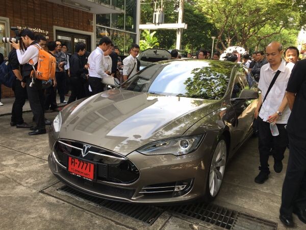 นิสิตเก่าวิศวะจุฬาฯ จัดสัมมนา “ประเทศไทยกับรถยนต์ไฟฟ้า (EV) ”  ดึงภาครัฐและเอกชนให้ความรู้ พร้อมจัดนิทรรศการรถยนต์ไฟฟ้าหลากระบบ เตรียมรับยานยนต์แห่งโลกอนาคตอันใกล้