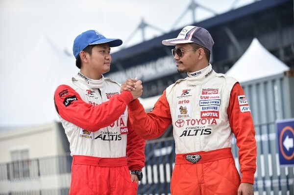 โตโยต้ามอเตอร์สปอร์ตส่ง “สุพงศ์-นิวัฒน์” 2 นักแข่งดาวรุ่ง ลุยสู้ศึกแข่งรถสนามใหญ่ รายการ Netz Cup Vitz Race ประเทศญี่ปุ่น