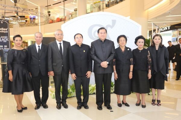 ภาพข่าว: พลเอก ธนะศักดิ์ ปฏิมาประกร รองนายกรัฐมนตรี เป็นประธานเปิดนิทรรศการ “ทรงสถิตในดวงใจไทยนิรันดร์”